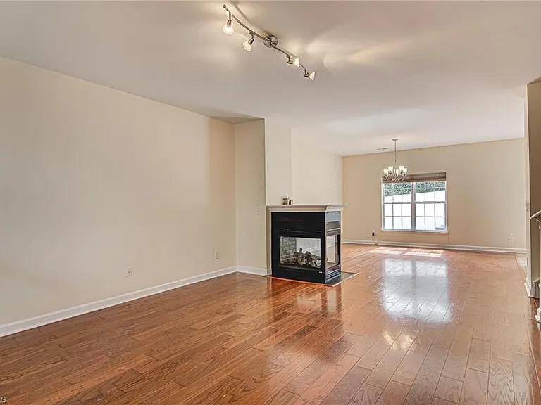 3970 Fountain Village Ln — Photo 4