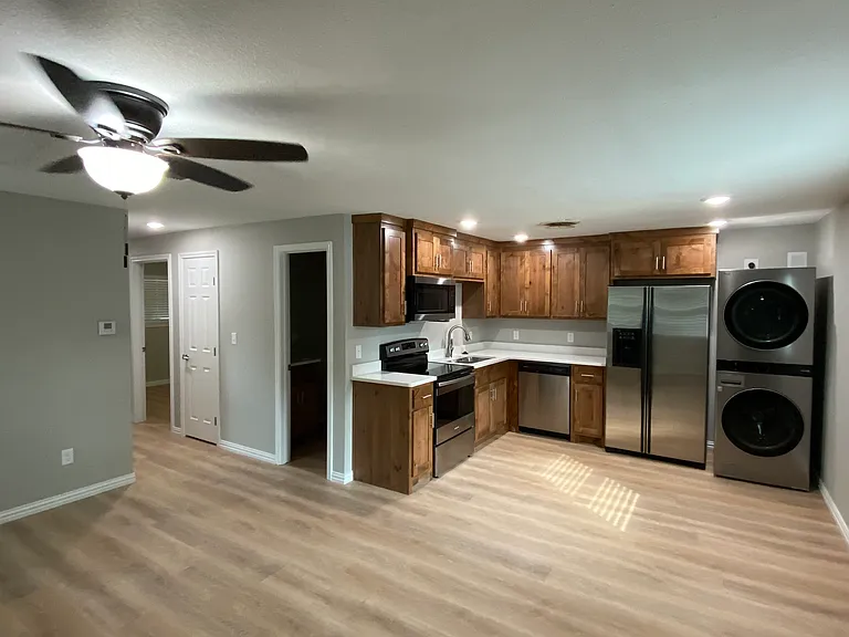815 N Lydia St — Photo 5