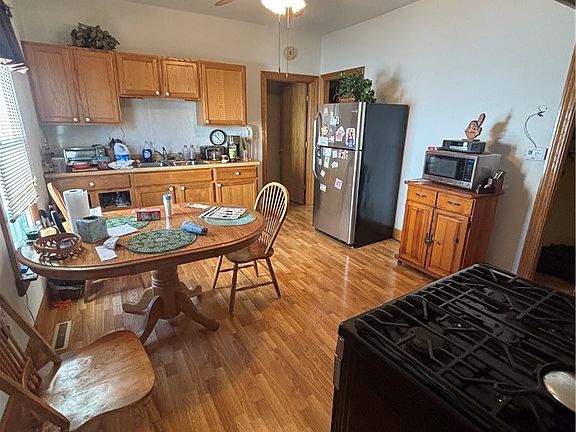 5th image of 180 Reed Ave
