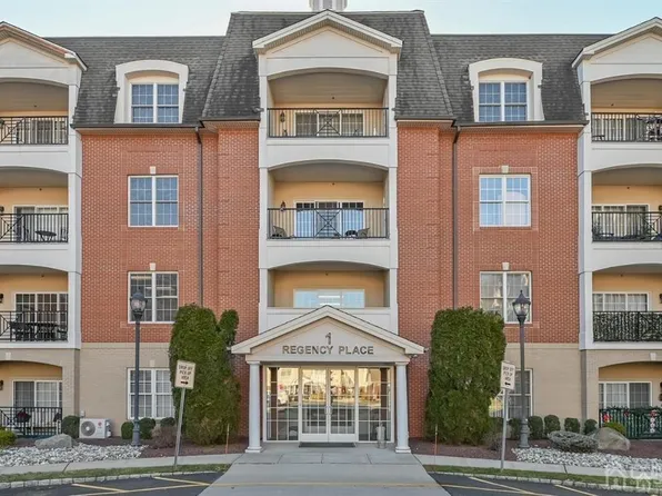 306 Regency Pl, Woodbridge, NJ 07095