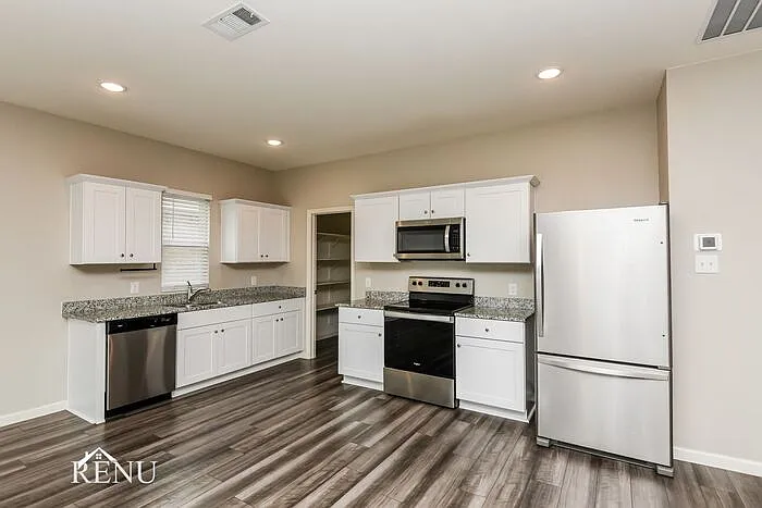 3 bed, 2.0 bath, 1589 sqft, $2,045 — Photo 3