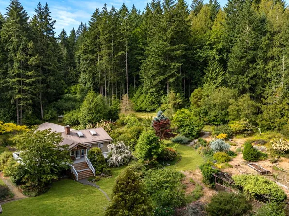 211 Morgan Rd, Southern Gulf Islands, BC V0N 1P0
