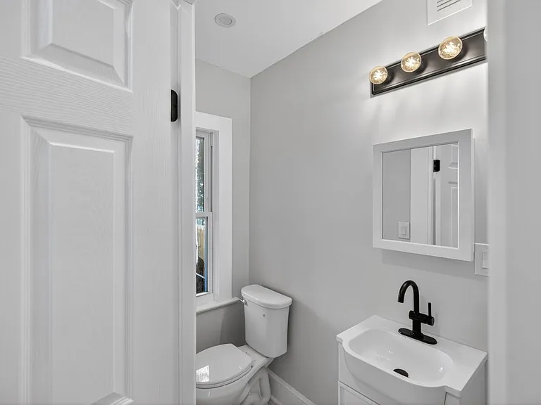 344 Gardner Ave — Photo 12