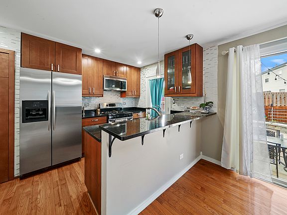 5th image of 697 Grant Cir #697