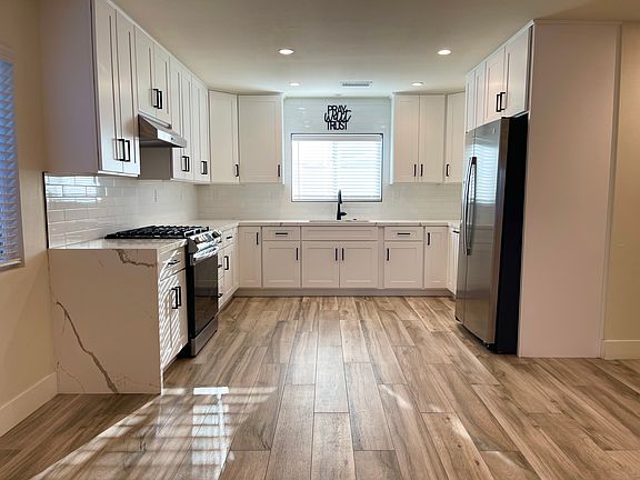 5th image of 739 W Cully Dr
