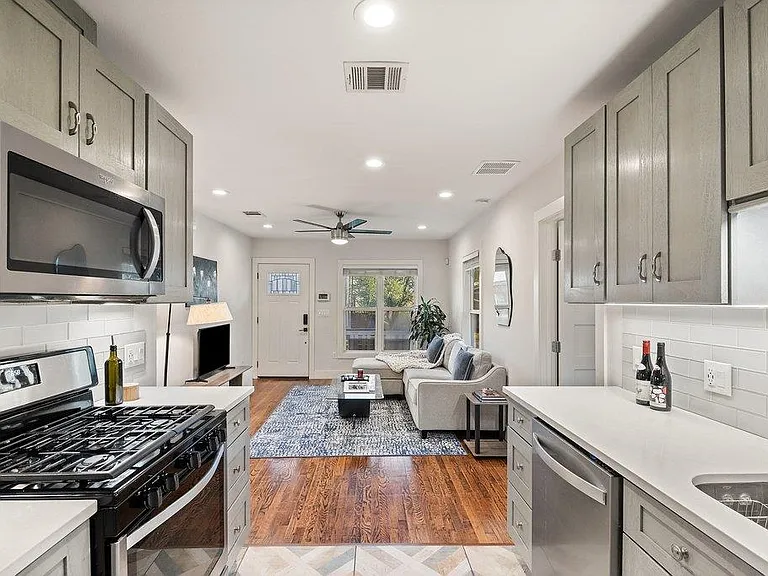 2702 Crest Ave #1 — Photo 4