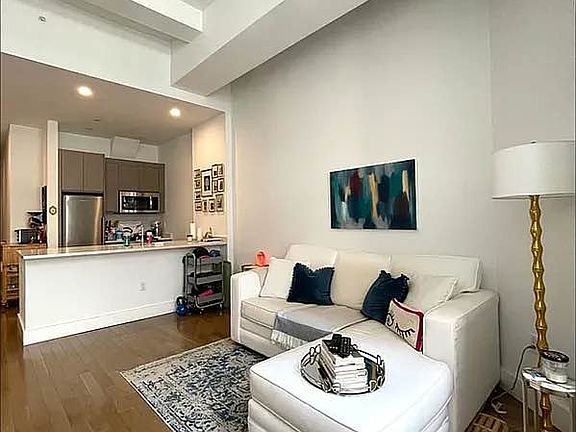 4th image of 321 W 37th St APT 7E