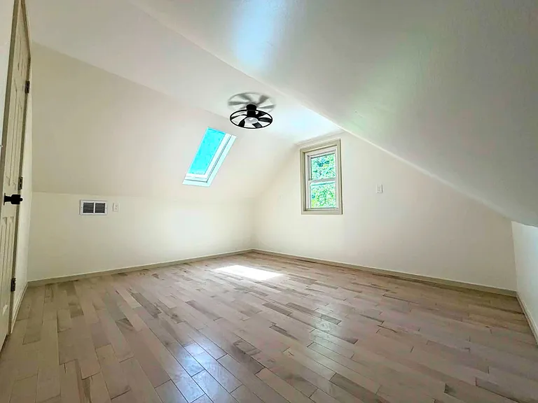 15460 Brookfield St — Photo 17