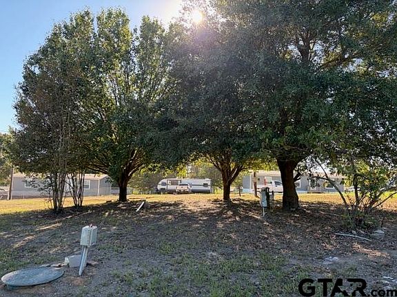 5th image of 210 Caddo