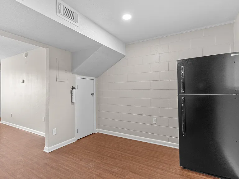 1305 Clay St #1 — Photo 9