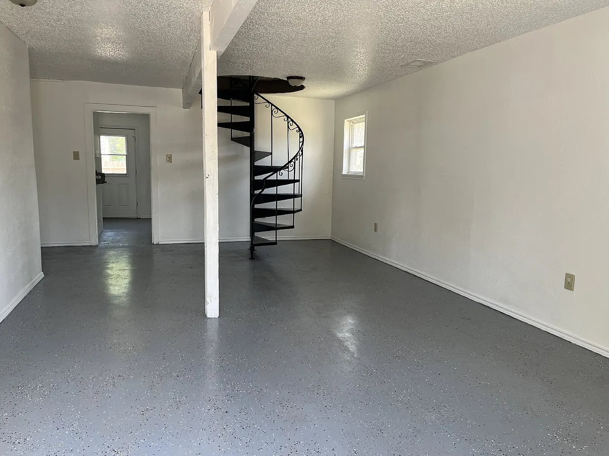 Building Photo - 1711 Norwich Ave