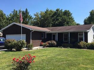 170 Woods Mill Dr, Staunton, IL 62088