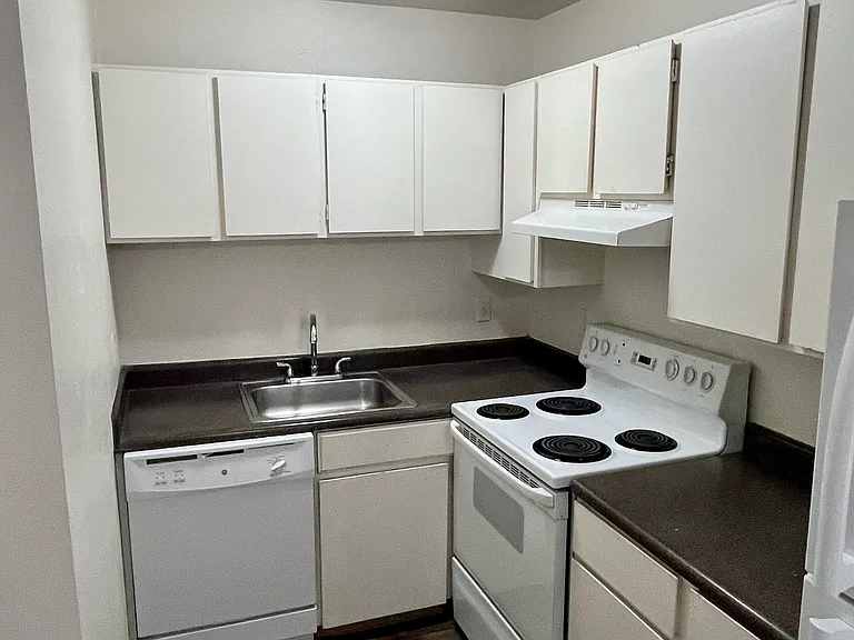 Cedar Cliff Apartments — Photo 7