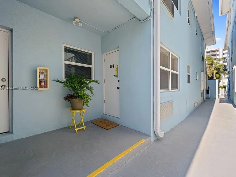315 Van Buren St #104B — Photo 21