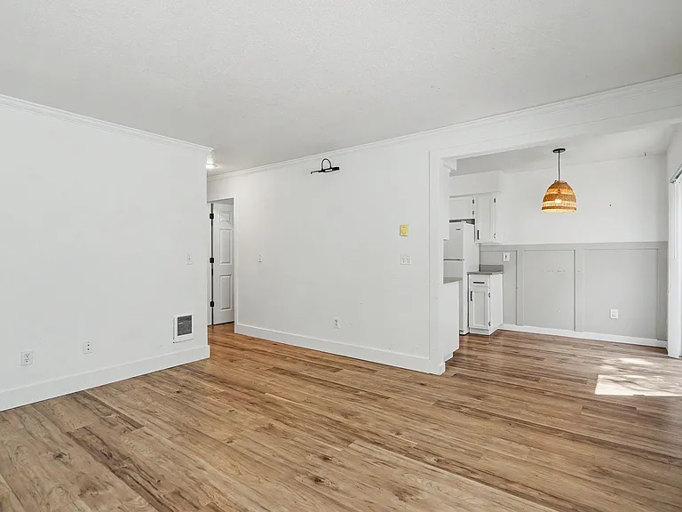 5260-5262 Springcrest Dr S — Photo 11