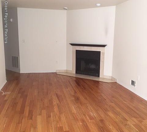 3rd image of 52 Essex Dr