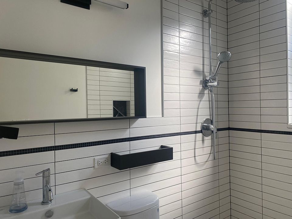 1st image of 2634 N Sawyer Ave #2R