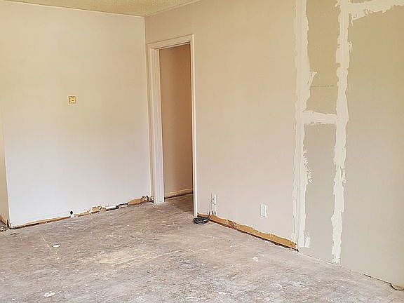 4th image of 1211 E Parker Ave