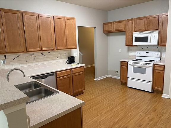 4th image of 1260 Chinon Point