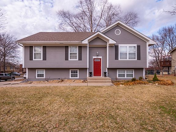 2nd image of 800 SE 16th St