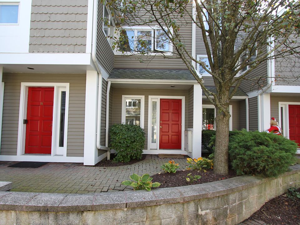 1st image of 453 E Putnam Ave APT 1J