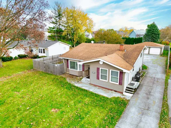 401 Hickory St, North Aurora, IL 60542