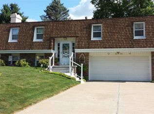 403 36th Ave N, Clinton, IA 52732