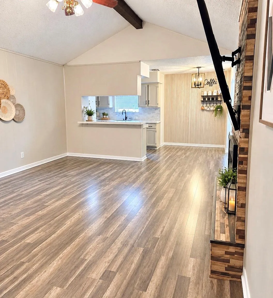 3 bed, 2.0 bath, 1912 sqft, $2,100 — Photo 2