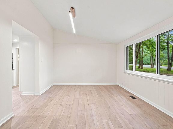 3rd image of 424 Timberlinks Dr