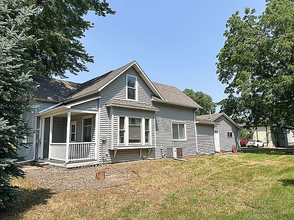 4th image of 644 1st Ave NE