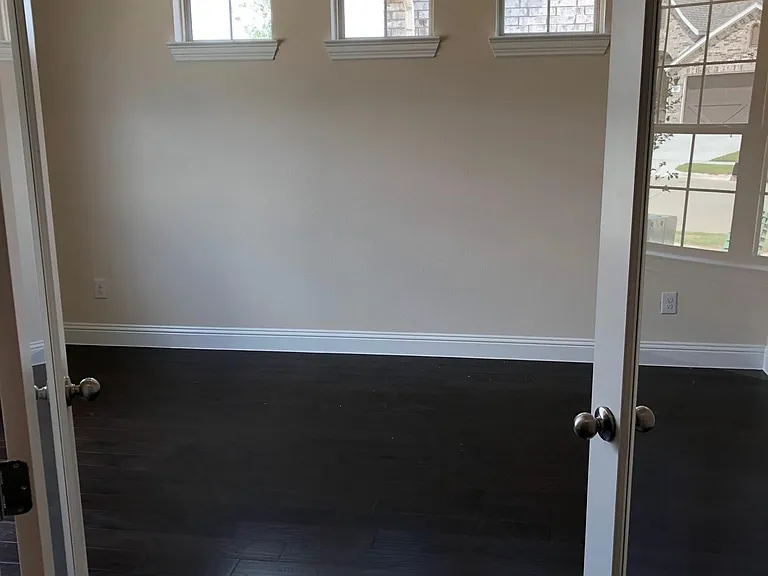 2436 Valley Ln — Photo 19