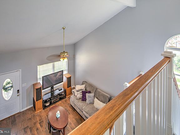 4th image of 126 Redden Ln