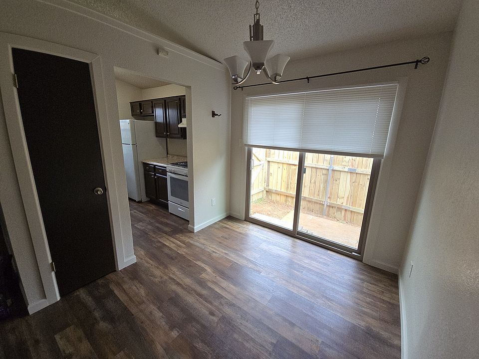Dining Room - Patio Door(access to back yard)