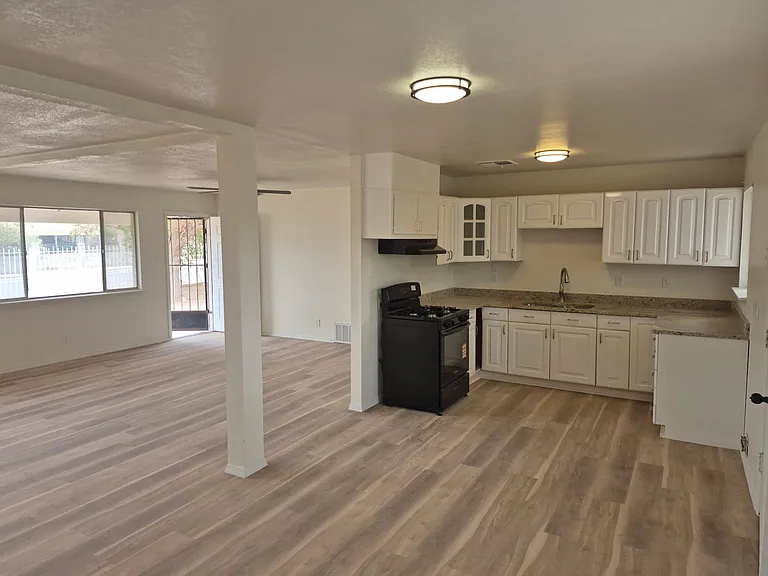 701 Poplar St — Photo 10
