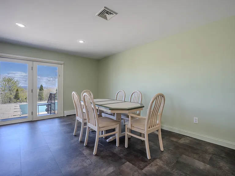 19-21 Lamela Dr — Photo 9