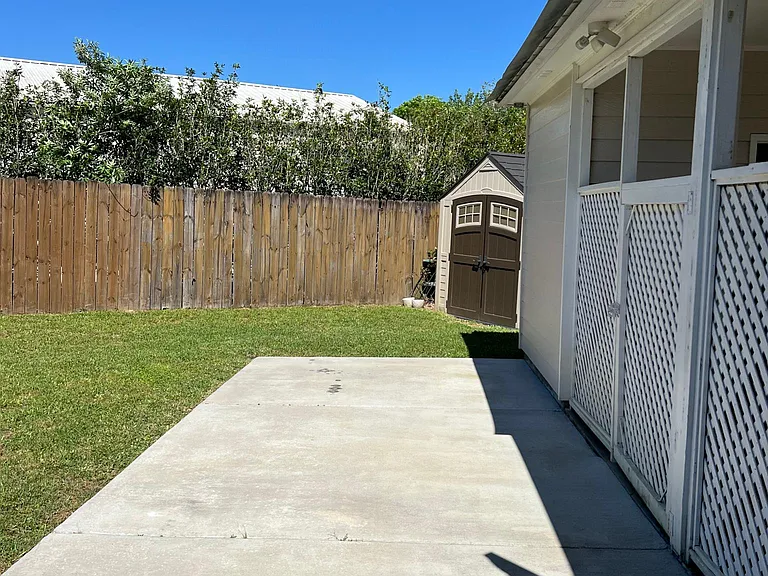 18548 Lake Camellia Ave — Photo 29