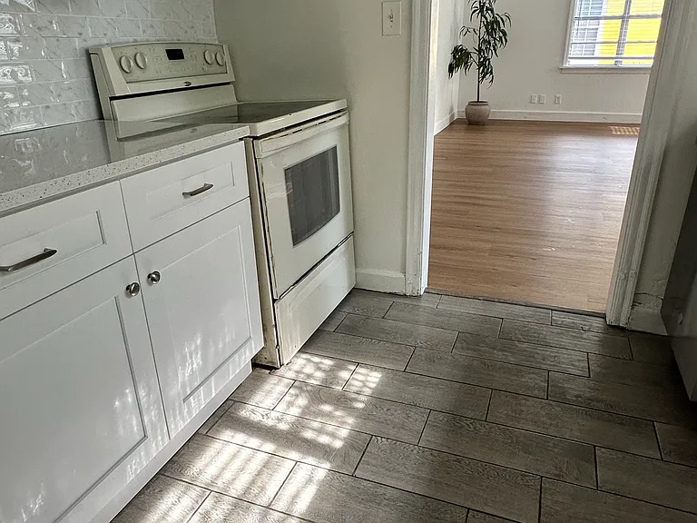 523 Shoreview Ave — Photo 6