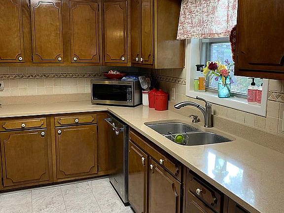 5th image of 732 Cotter Dr