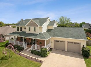 5111 Elmer Ln, Manitowoc, WI 54220