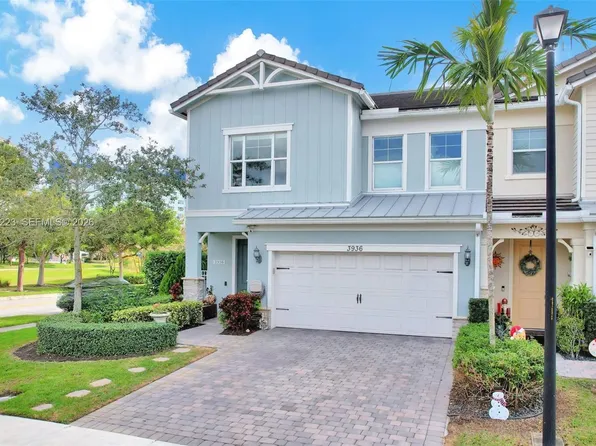 3936 Mahogany Ln, Hollywood, FL 33021
