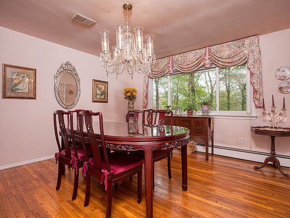 Formal DR w/ Picture Window