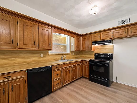 5th image of 808 Jackson St