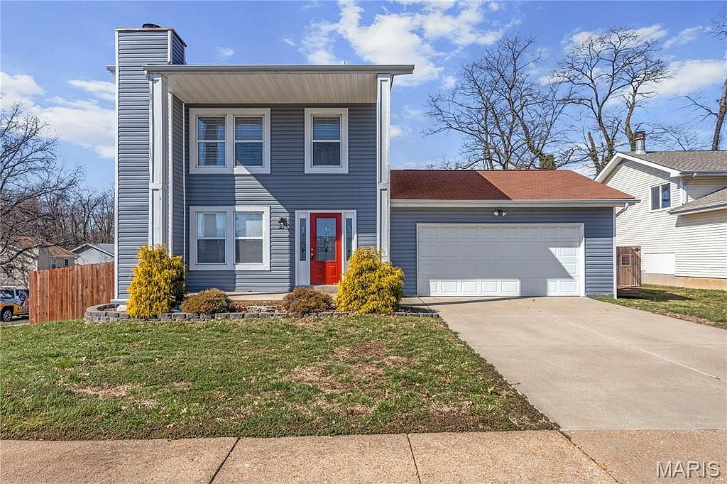 11811 Seven Hills Dr, Florissant, MO 63033 | Zillow