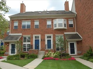 1572 Maryland Club Dr #1, Royal Oak, MI