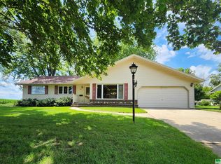 520 S Rutledge St, Paullina, IA 51046