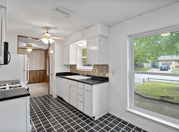 4th image of 1322 Shorehaven Dr