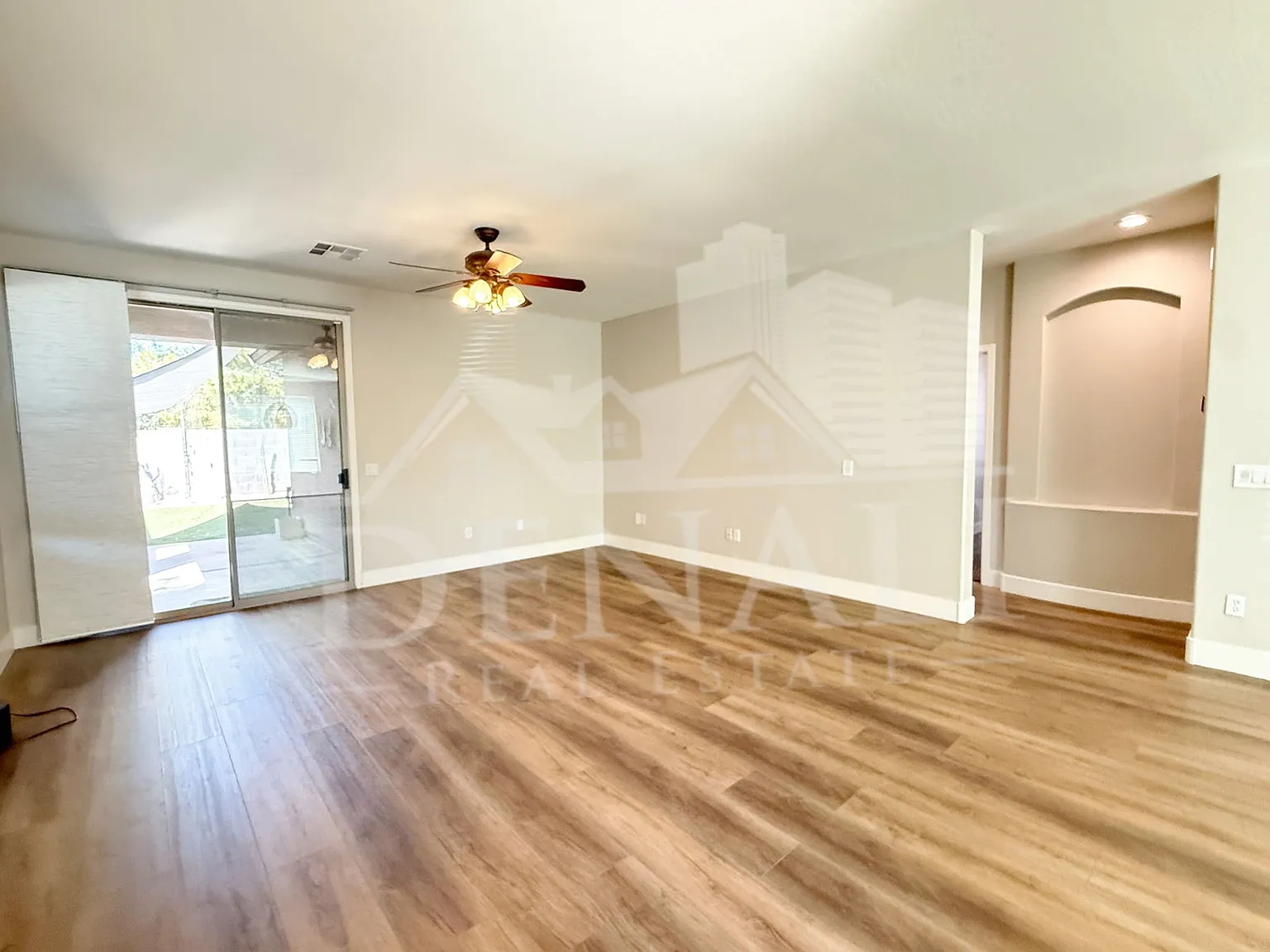 3 bed, 2.0 bath, 1422 sqft, $2,295 — Photo 2