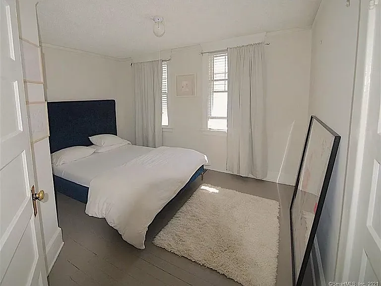 13 Park Ln — Photo 2