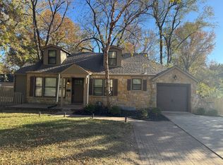 3231 Somerset Dr, Prairie Village, KS 66206