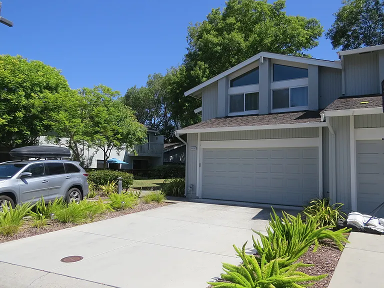 20628 Oak Creek Ln — Photo 1